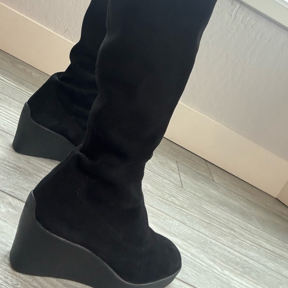 Donald Pliner Suede Wedge boots - Picture 2 of 7
